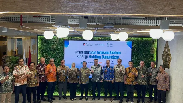 PT KBI melakukan penandatanganan Perjanjian Kerja Sama Strategis Sinergi Holding BUMN Danareksa. (Dok KBI)