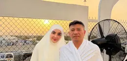 Ashanty saat Puncak Ibadah Haji bersama Anang Hermansyah. [@ashanty_ash]