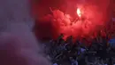 <p>Fans Liverpool merayakan kemenangan setelah timnya atas Chelsea pada partai final Piala FA di Stadion Wembley pada Minggu (16/5/2022) dini hari WIB. Liverpool sukses menjuarai Piala FA 2021/2022 mengalahkan Chelsea lewat adu penalti 6-5. (AP Photo/Ian Walton)</p>