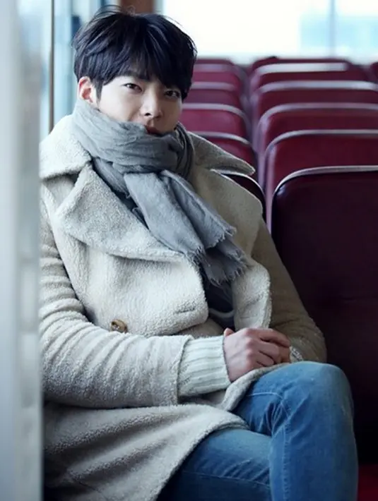 Menurut penuturan Hong Jong Hyun, kondisi Kim Woo Bin saat ini sudah semakin membaik dari sebelumnya. Ia pun berharap, sahabatnya ini akan kembali sehat seperti sedia kala. (Instagram/actorkimwoobin)