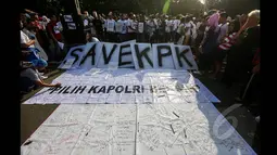 Aksi tersebut mengkampayekan dukungan dan cinta pada KPK serta Polri yang bersih, Jakarta, Minggu (25/1/2015). (Liputan6.com/Faizal Fanani)