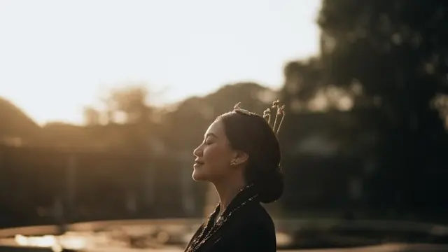 Inspirasi Sanggul Kecil ala Aaliyah Massaid