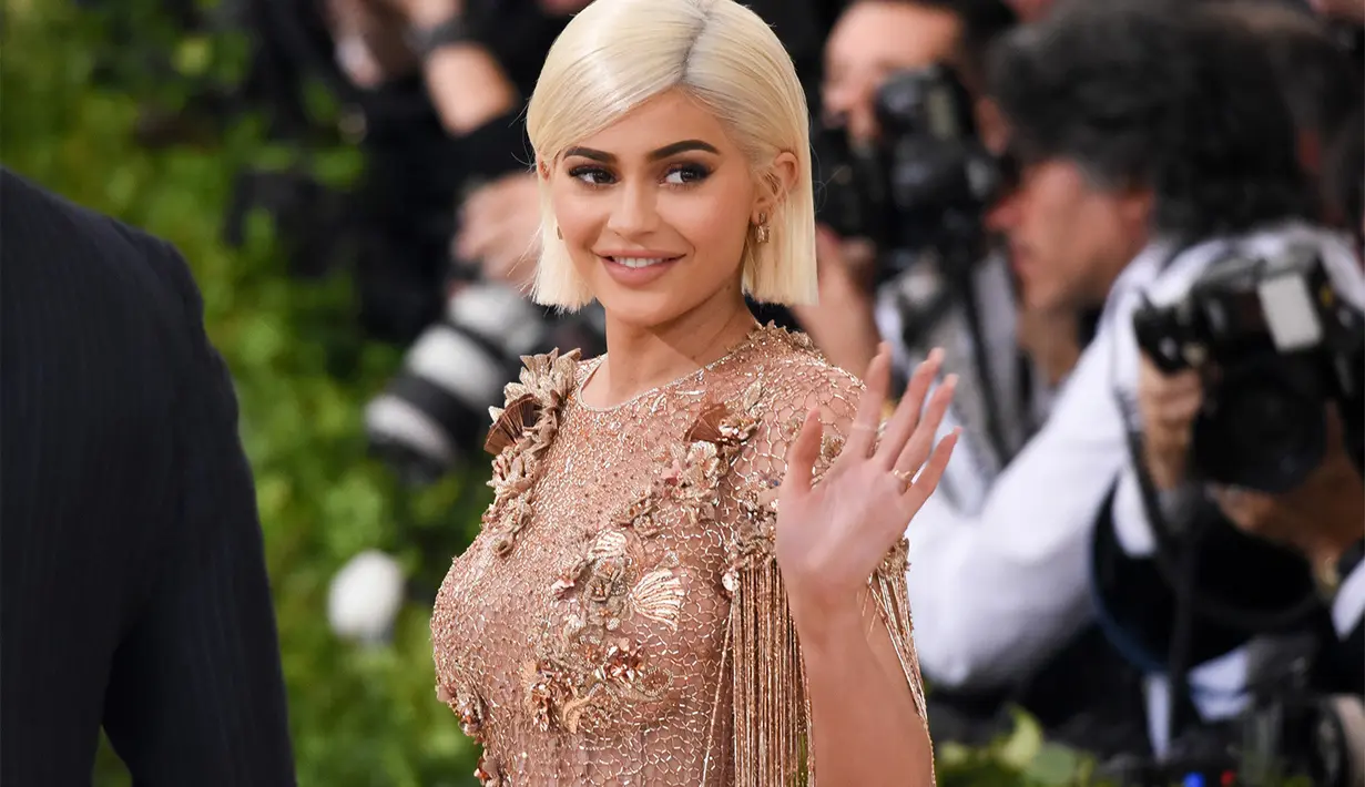 Kylie Jenner pun mengatakan bahwa untuk tidak takut untuk para korban bullying karena mereka tak sendirian. (Noam Galai-FilmMagic-billboard)