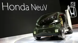 Sebuah mobil Honda NeuV diperkenalkan pada GAIKINDO Indonesia International Auto Show (GIIAS) 2018 di ICE BSD, Tangsel, Kamis (2/8). Mobil untuk kebutuhan kaum urban sebelumnya pernah dipamerkan di Geneva Motor Show 2017. (Liputan6.com/Fery Pradolo)