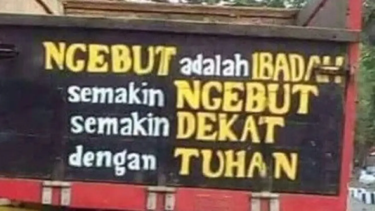 tulisan absurd di truk