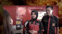Kisah Pendiri Rocket Chicken yang bernama Nurul Atik dari Jepara, Jawa Tengah bisa menjadi inspirasi bagi yang mau memulai usaha. Foto: rocketchicken.co.id