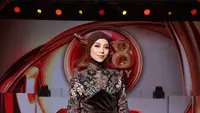 Potret Lesti Kejora Anggun Pakai Busana Ivan Gunawan di Dangdut Academy 8