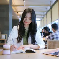 Menjalani hidup dengan baik./Copyright Fimela - Daniel Kampua