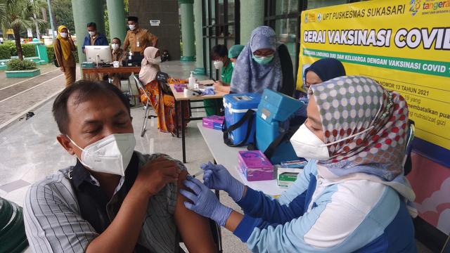 Kejar Capaian Vaksinasi Covid-19 di Masyarakat, Pemkot Tangerang Buka Gerai hingga Malam Hari