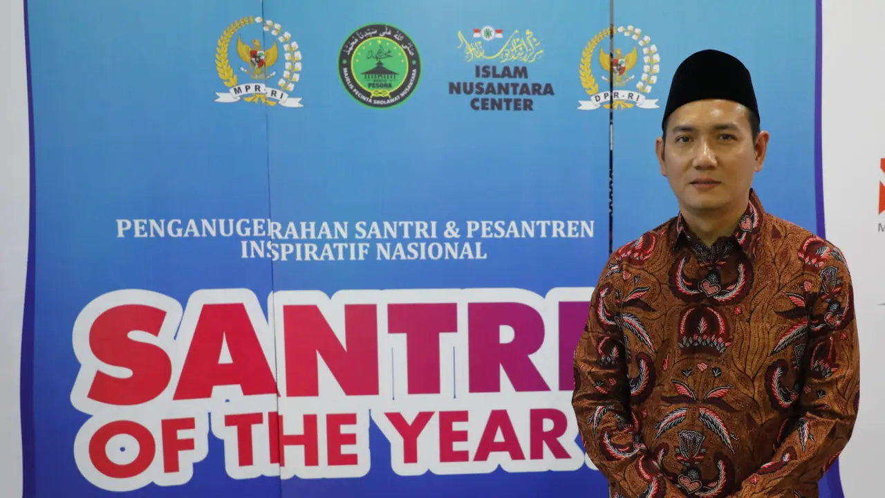 Ketua Komisi Penyiaran Indonesia (KPI) Ubaidillah dinobatkan sebagai santri inspiratif dalam ajang penghargaan Santri of The Year 2024