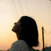 Ilustrasi perempuan sedih | copyright unsplash.com/&Ouml;mer Haktan Bulut