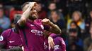 Gaya Pemain Manchester City, Nicolas Otamendi merayakan golnya saat melawan Watford pada lanjutan Premier League di Vicarage Road, Watford, (16/9/2017). Manchester City menang 6-0. (AFP/Ben Stansall)