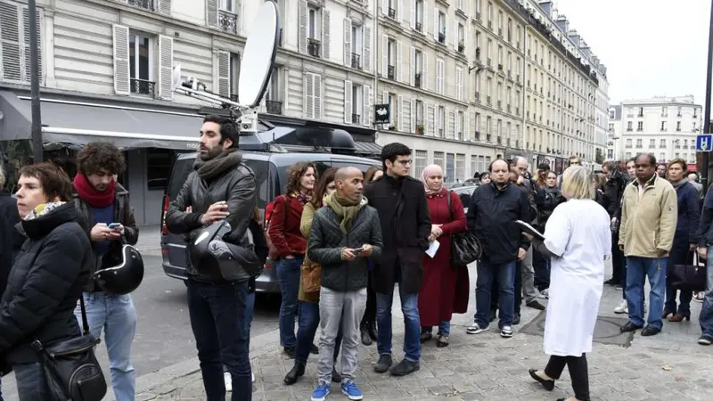 Antrian Warga Donor Darah untuk Korban Teror Paris Mengular 