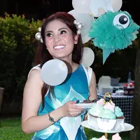 Penyanyi Nindy Ayunda Jumat (29/1/2016) merayakan ulang tahunnya ke-27 tahun. Perayaan ini mundur dari hari lahirnya Nindy tanggal 10 Januari. (Deki Prayoga/Bintang.com)