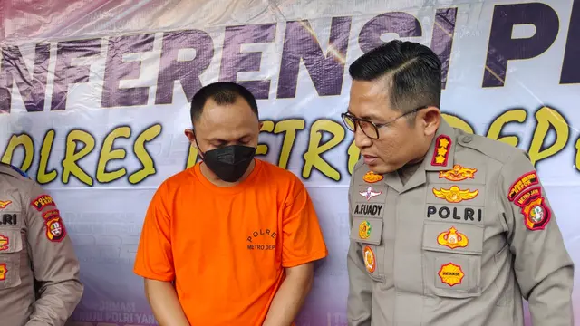 Polres Metro Depok mengamankan pria berinisial T, tersangka penendang sepeda motor dosen Universitas Indonesia (UI), Basari, (Foto: Dicky Agung Prihanto/Liputan6.com)