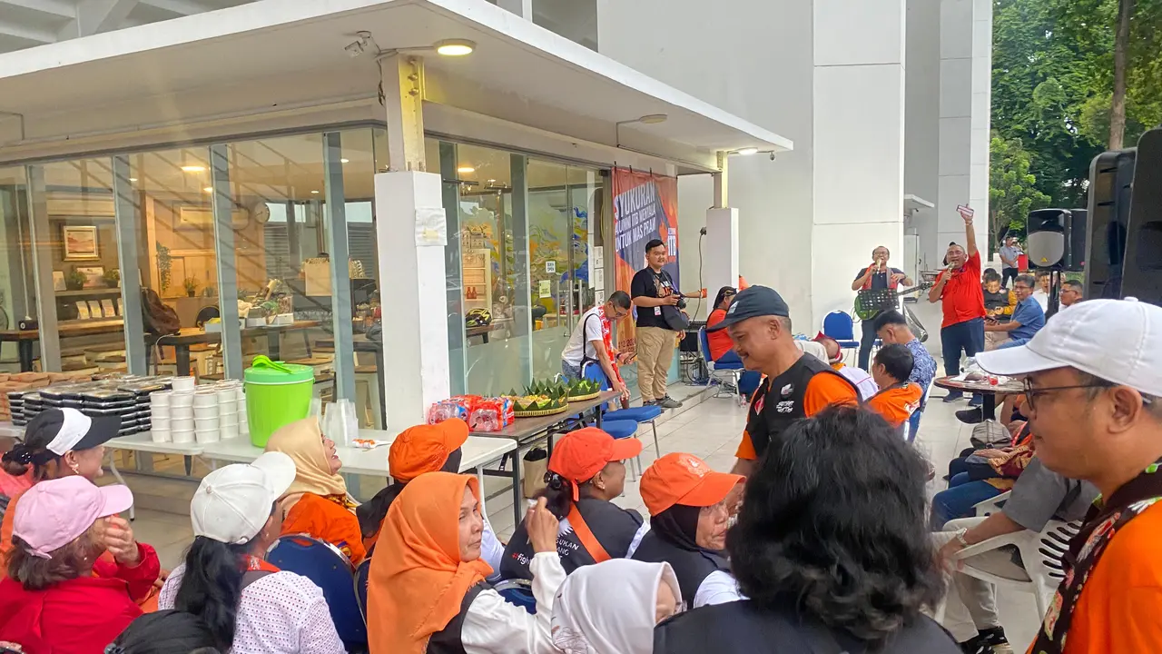 Relawam alumni Institut Teknologi Bandung (ITB) yang tergabung dalam ‘Alumni ITB Menyala’ menggelar syukuran di Kompleks Gelora Bung Karno, Jakarta Pusat pada Rabu 4 Desember 2024 (Istimewa)