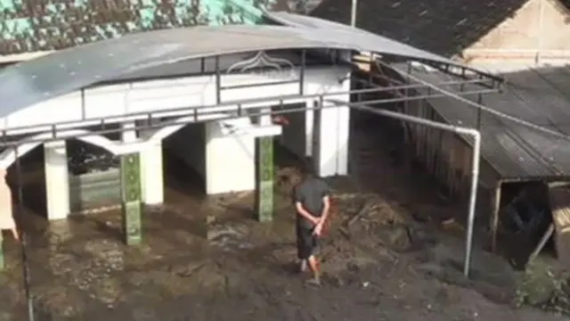 [VIDEO] Banjir Lahar Hujan Hancurkan 10 Rumah Dusun di Kediri