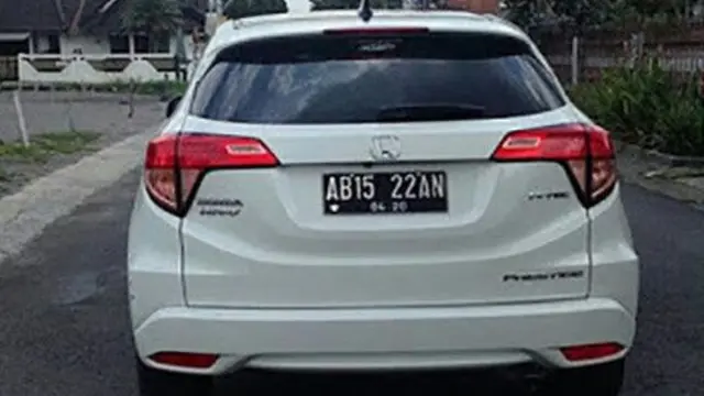7 Potret Pelat Nomor Kendaraan Nyeleneh, Bikin Senyum Saat Bacanya