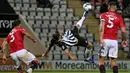 Striker Newcastle, Andy Carroll, melakukan tendangan udara saat menghadapi Morecambe pada laga putaran ketiga Piala Liga Inggris di The Mazuma Stadium, Kamis (24/9/2020) dini hari WIB. Newcastle menang 7-0 atas Morecambe. (AFP/Alex Pantling/pool)