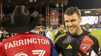 Maarten Paes (kanan) tampil apik saat FC Dallas menang 2-0 atas LA Galaxy dalam lanjutan MLS 2024, Minggu (14/7/2024) siang WIB. (Dok. FC Dallas)