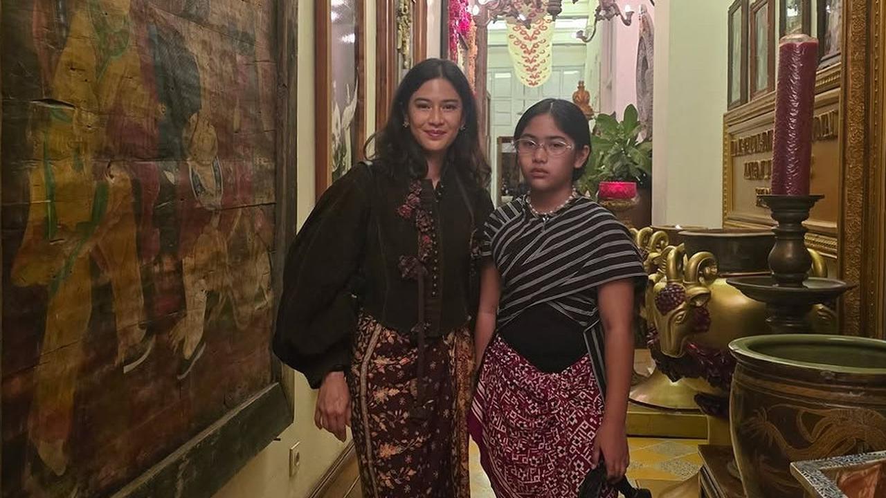 5 Pesona Dian Sastro Kenakan Batik, Inspirasi Tampil Elegan dengan Nuansa Modern dan Tradisional