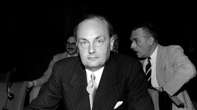 Sekjen PBB sementara dari 1945-1946 yang bernama Sir Gladwyn Jebb.