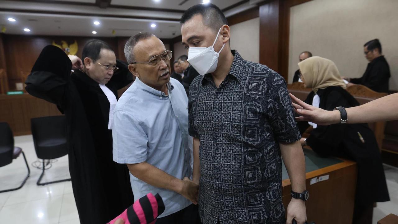 FOTO: Tiga Terdakwa Kasus  Korupsi Minyak Mentah  Dituntut Penjara 8 Tahun hingga 14 Tahun