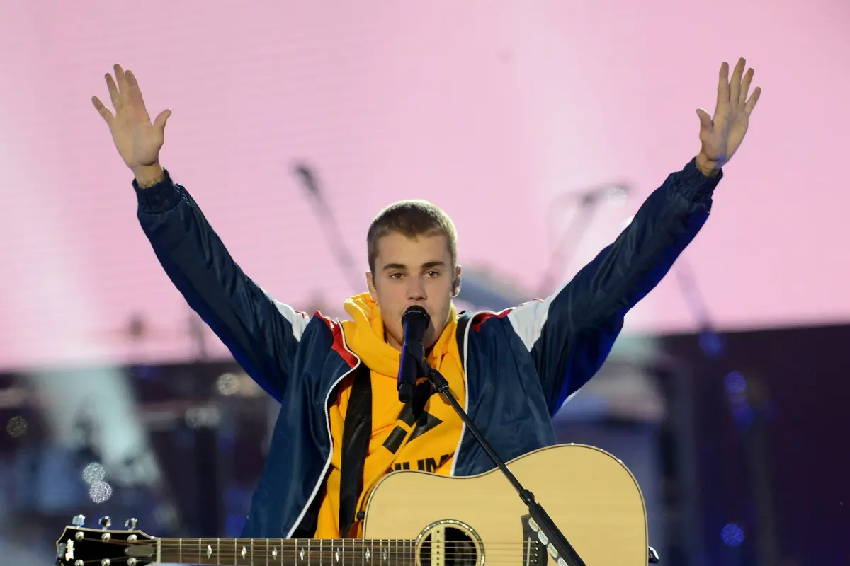 [Bintang] Justin Bieber Bermain Akustik di Konser One Love Manchester