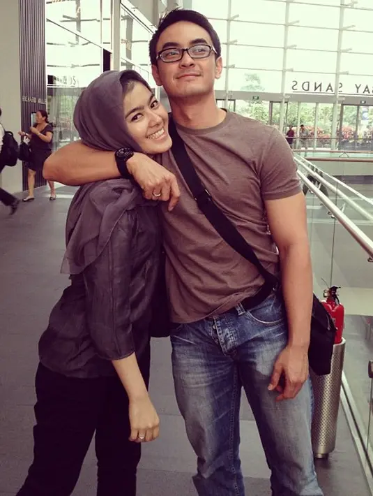 Zumi Zola dan Sherrin (Instagram/stharia)