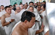 Momen Prabowo Umrah dan Cium Hajar Aswad di Sela Kunjungan ke Arab Saudi
