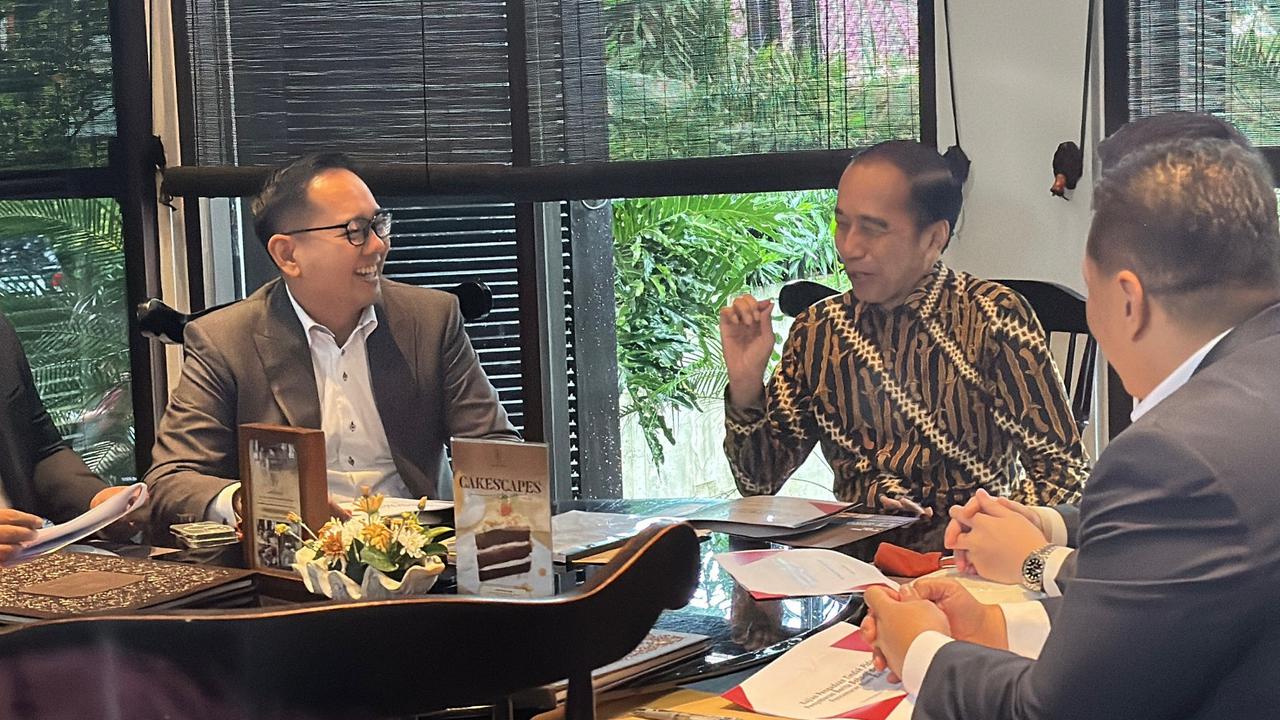 VIDEO: Heboh Kasus Ijazah Kuliah, Jokowi Terbang ke Jakarta Temui Pengacara Hingga Ada Wisnutama