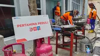 Pertamina menyalurkan bantuan Bright Gas dan logistik berupa sembako ke posko utama di Balai Kota Semarang secara berangsur pada Sabtu malam (31/12) dan Minggu pagi (1/1). (Dok Pertamina)