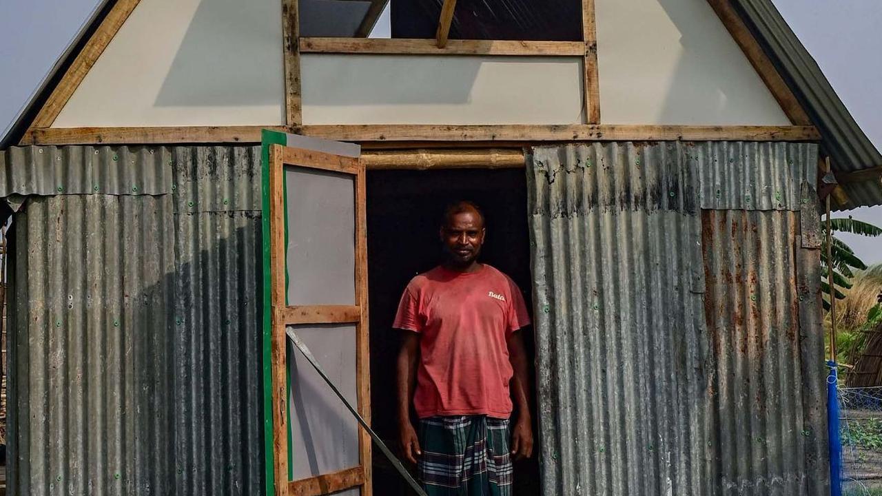 Khudi Bari, yang secara harfiah berarti "rumah kecil" dalam bahasa Bengali, adalah konsep rumah yang dikembangkan oleh seorang arsitek Bangladesh.&nbsp;<br>