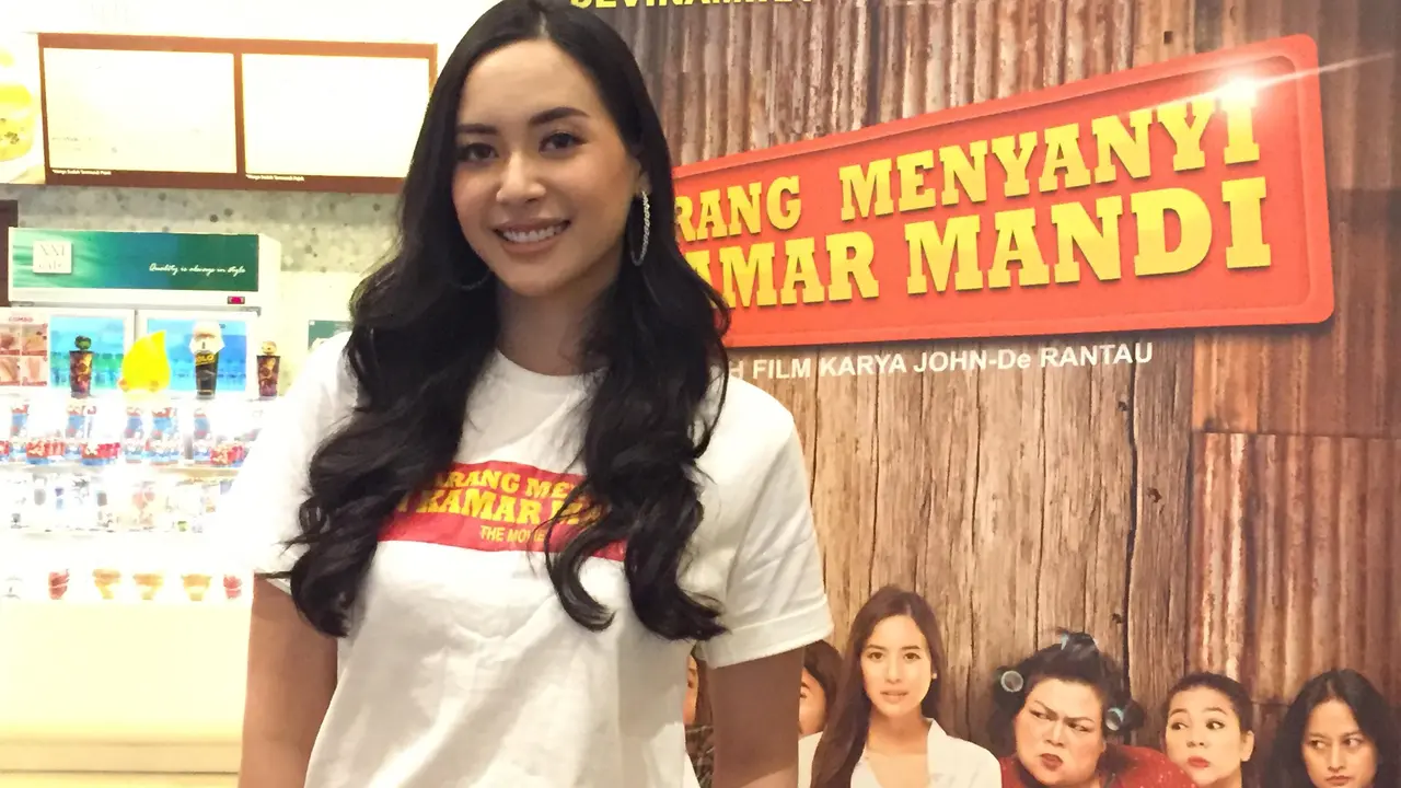 Elvira Devinamira (Wayan Diananto)