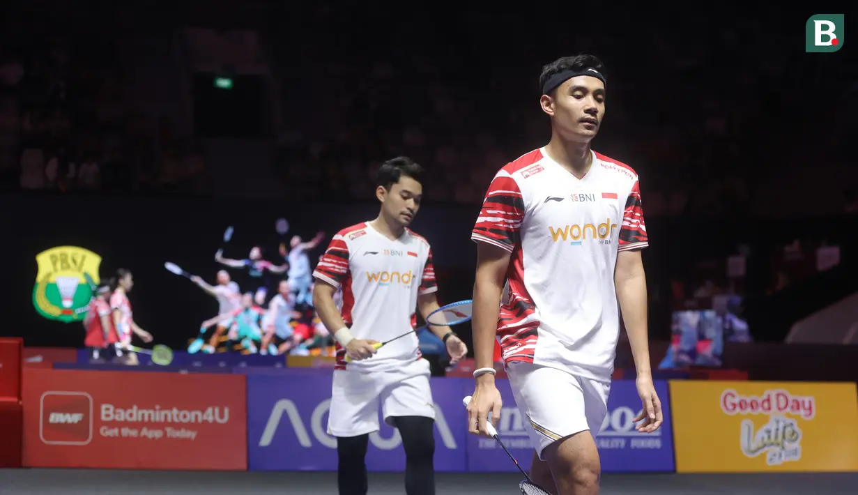 Ganda putra Indonesia, Leo Rolly Carnando/Bagas Maulana saat melawan wakil India, Satwiksairaj Rankireddy/Chirag Shetty pada pertandingan Indonesia Open 2025 di Istora Senayan Jakarta, Selasa (3/6/2025). Wakil Indonesia itu takluk dengan skor 21-18, 18-21, 14-21. (Bola.com/M Iqbal Ichsan)