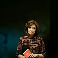 Beberapa hari ini publik dikejutkan dengan keputusan Nana undur diri dari Metro TV yang telah memberikannya kesempatan mengenal dunia jurnalistik. Seperti yang diketahui, Nana merupakan lulusan Hukum di Universitas Indonesia. (Instagram/najwashihab)