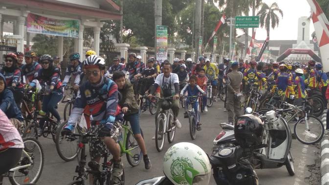 4.000 pesepeda mulai pejabat hingga warga ramaikan Gowes Nusantara di Pangkal Pinang, Bangka Belitung (dok: Kemenpora)