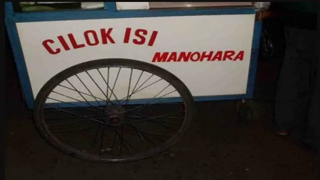 6 Tulisan di Gerobak Jualan dengan Nama Orang Terkenal Ini Bikin Mikir