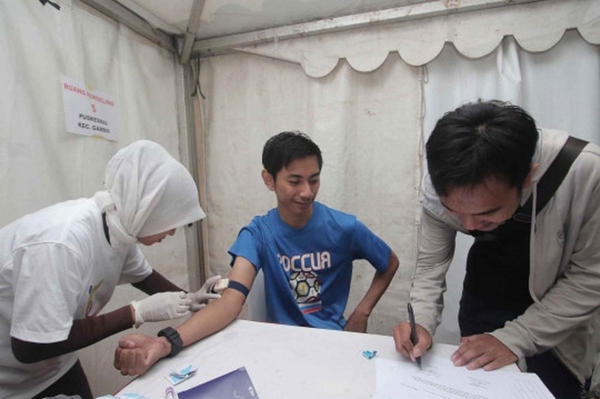 Sadar bahaya AIDS, warga Jakarta cek darah di posko KPAP Jakarta