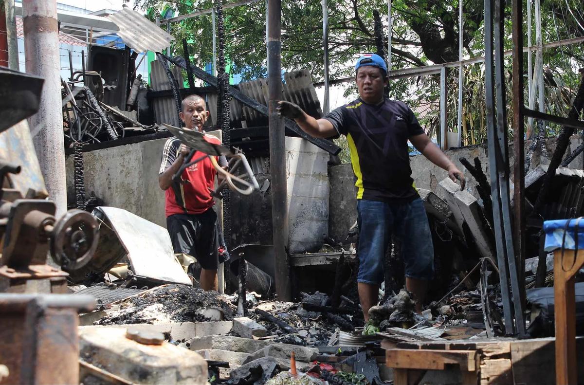 FOTO: Nasib Pedagang Kalibata Usai Sembilan Kios Dibakar Massa