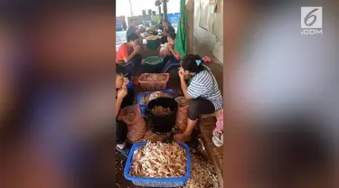 Seperti inilah cara pengolahan ceker ayam di Thailand yang membuat geger publik. 