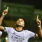 Penyerang Real Madrid, Rodrygo berselebrasi usai mencetak gol ke gawang Cecereno pada pertandingan babak 32 besar Copa del Rey di stadion Principe Felipe di Caceres, Spanyol, Rabu (4/1/2023). Kemenangan ini membawa Real Madrid melaju ke babak 16 besar Copa del Rey 2022-2023 menyusul tim-tim LaLiga lainnya seperti Espanyol, Valencia, dan Villarreal. (AP Photo/Pablo Garcia)