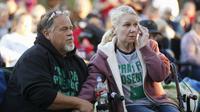 Penembakan massal di Oregon menyisakan duka mendalam bagi keluarga dan rekan korban (Reuters)