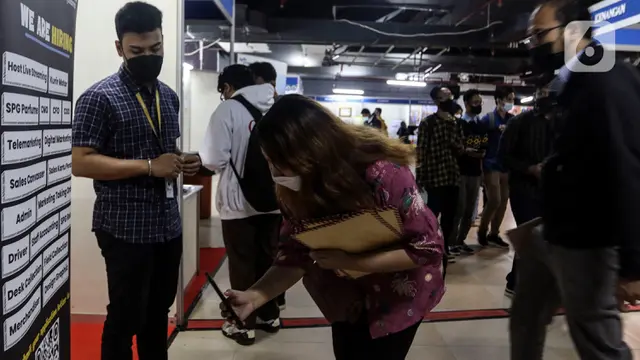Pencari Kerja Berebut Keberuntungan di Jakarta Job Fair
