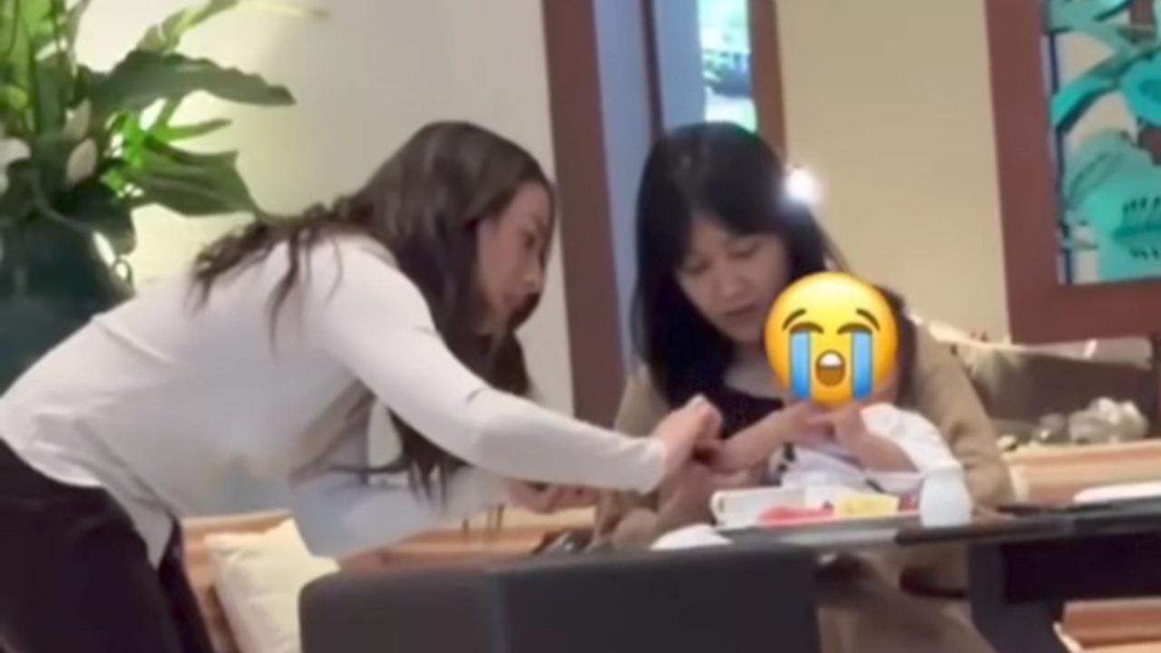 5 Potret Nikita Willy Bantu Tenangkan Bayi Menangis di Restoran, Sikap Keibuannya Tuai Banyak Pujian