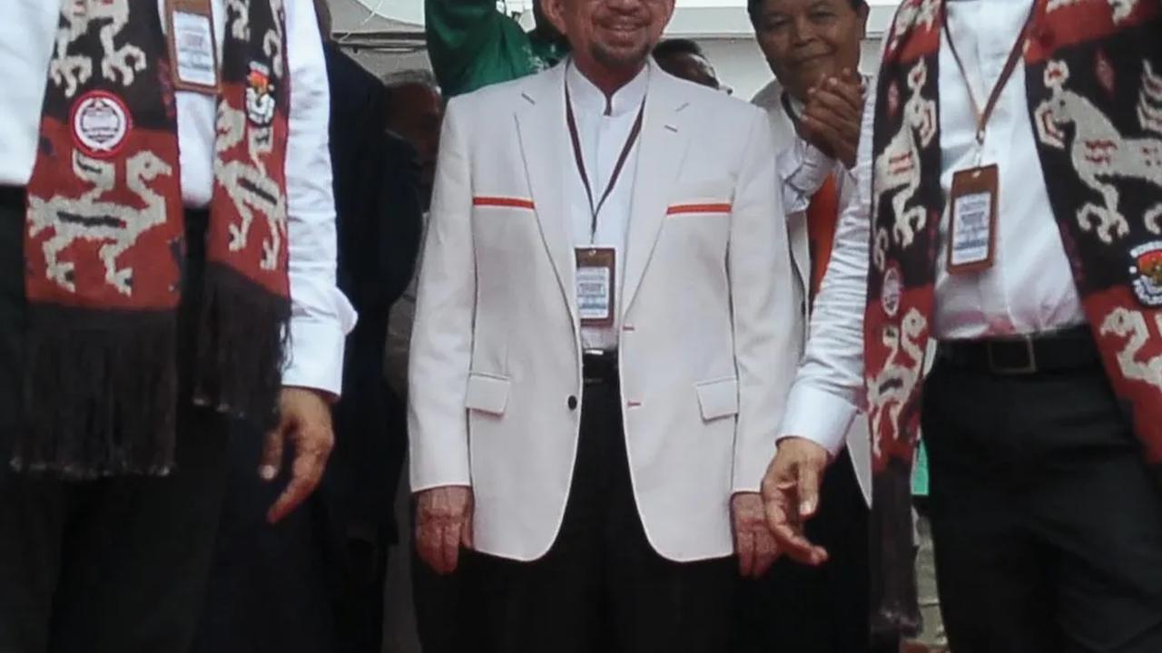 Anies menyebut, semua orang pasti memiliki baju putih sehingga bisa digunakan secara bersama-sama.
