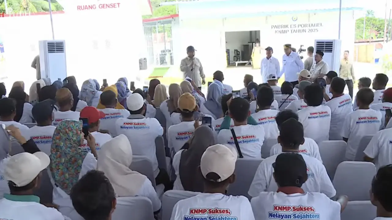 Presiden Prabowo Subianto saat menyambangi Kampung Nelayan Merah Putih (KNMP) di Gorontalo, Sabtu (9/5/2026).