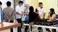 Saat ditemukan keluarga, ketiganya dalam kondisi muntah-muntah.