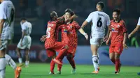 Duel Persija Jakarta kontra klub Thailand, Ratchaburi, dalam uji coba di Stadion Patriot Candrabhaga, Bekasi, Minggu (25/6/2023). Persija menang 1-0 dalam laga itu. (Bola.com/M. Iqbal Ichsan)