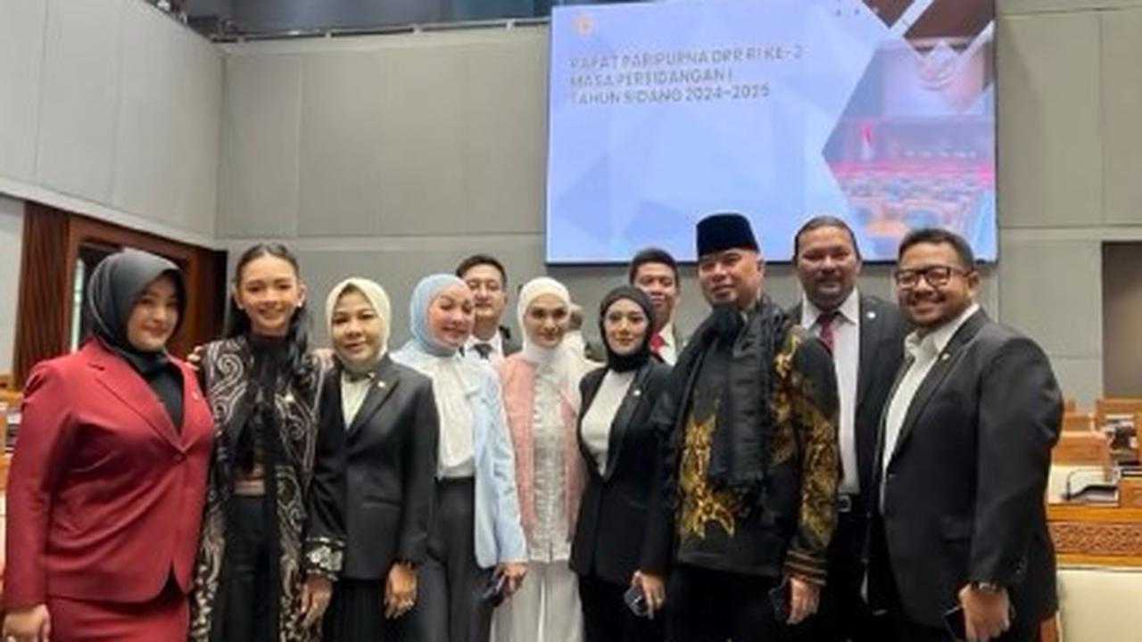 Sweet! Ini 7 Potret Mulan Jameela dan Ahmad Dhani yang Kini Sama-Sama Anggota DPR, Berangkat Bareng - Rapikan Baju Suami